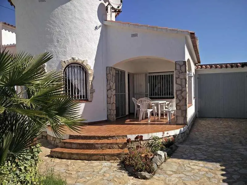 Xalet Amb Jardi Βίλα Empuriabrava 0*,  Ισπανία